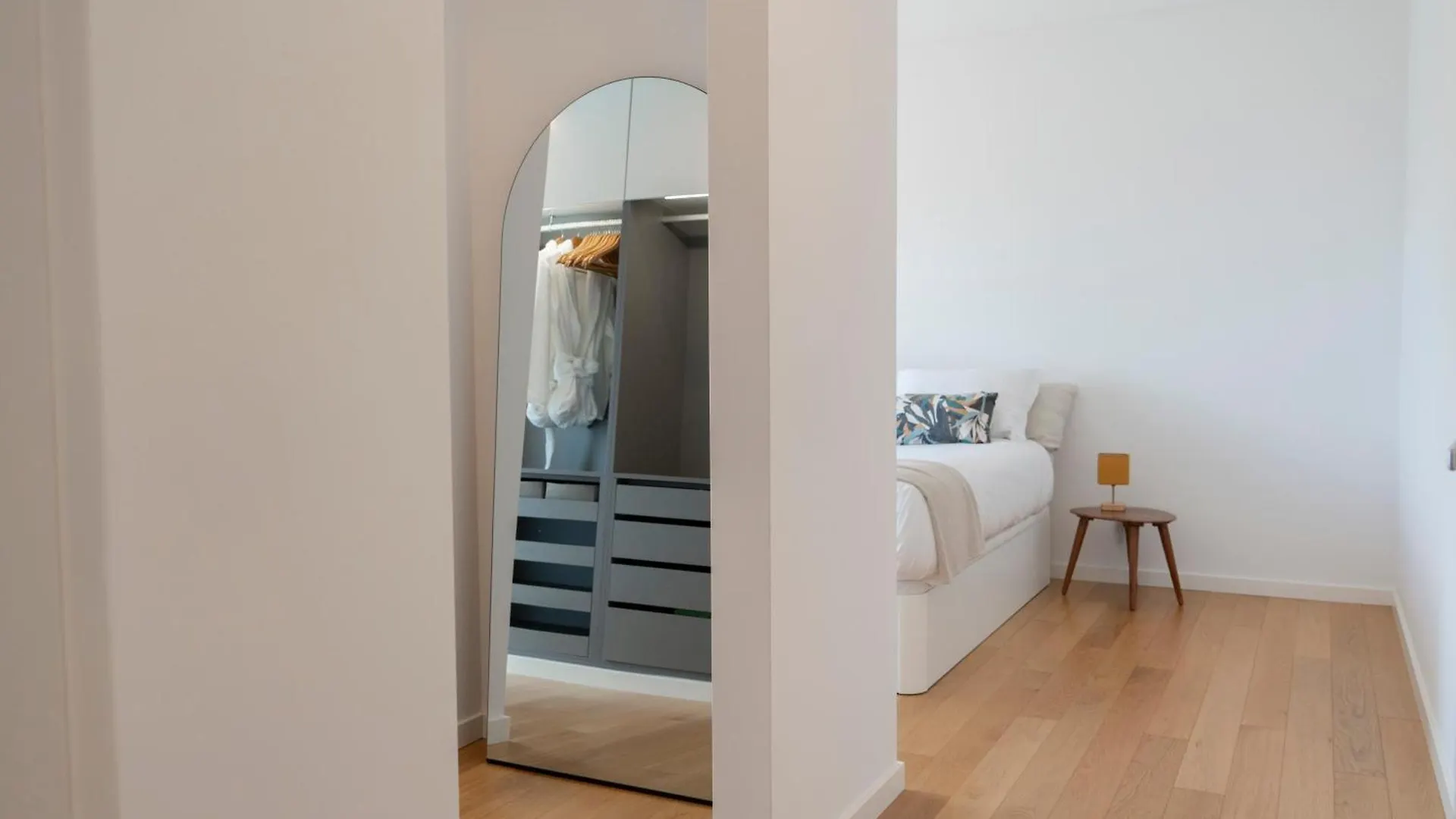 White Apartment フンシャル
