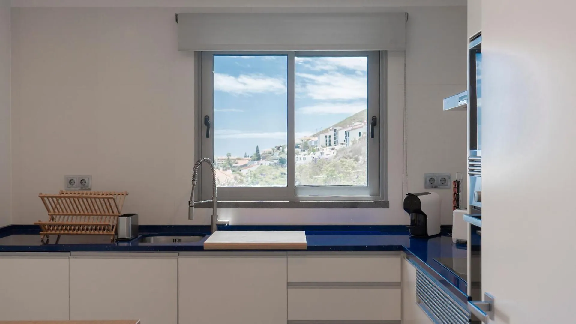 White Apartment フンシャル